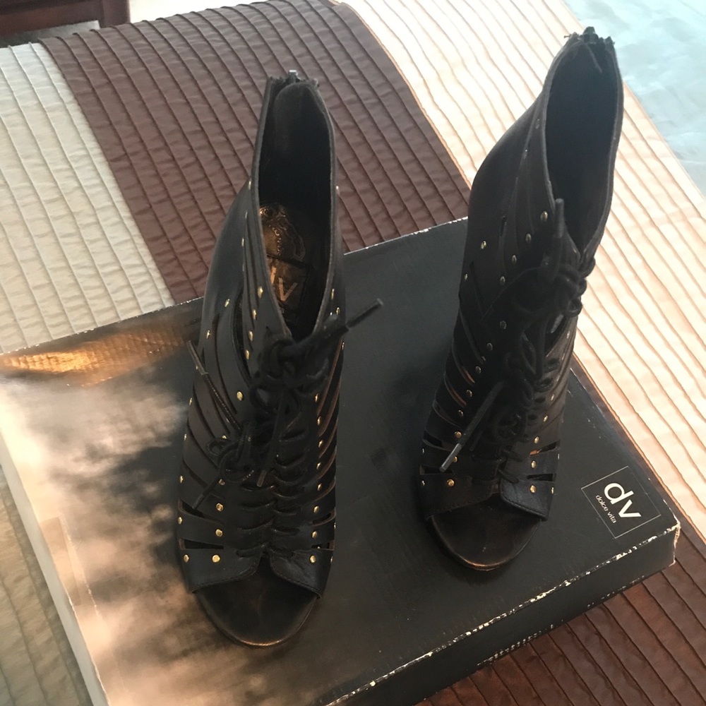 🛍DV by Dolce Vita- Studded Black Heels🛍